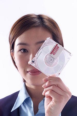 車にGPS装置をつけて不審行動を確認